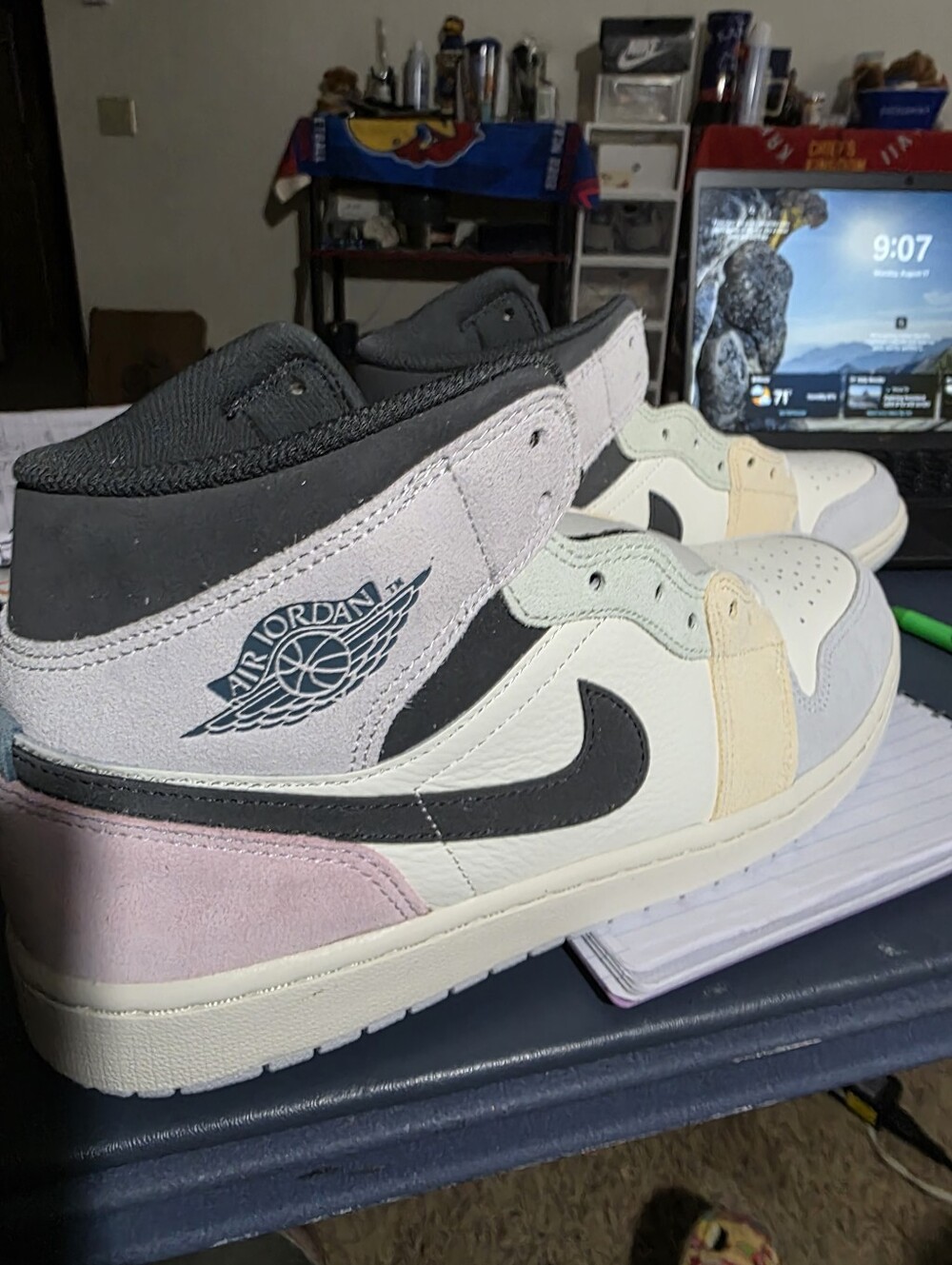 Jordan 1 Mid SE Mid-Top Sneakers in Black, White, Pink, Cream SIZE 10.5M.